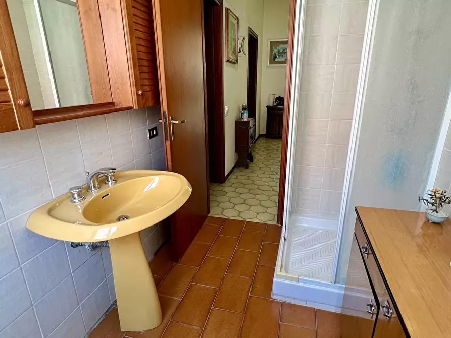 Immagine 33 di Villa in vendita  in VIA OGLIO a Guidonia Montecelio