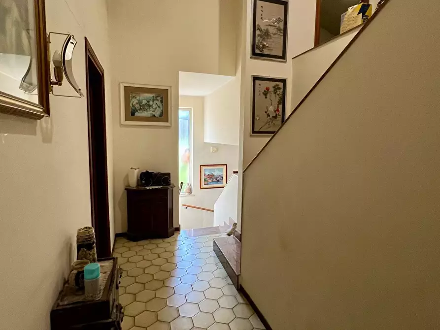 Immagine 35 di Villa in vendita  in VIA OGLIO a Guidonia Montecelio