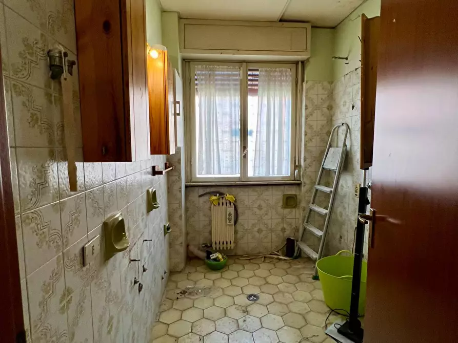 Immagine 37 di Villa in vendita  in VIA OGLIO a Guidonia Montecelio