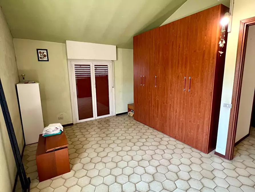 Immagine 44 di Villa in vendita  in VIA OGLIO a Guidonia Montecelio
