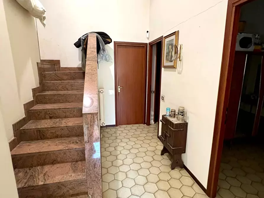 Immagine 45 di Villa in vendita  in VIA OGLIO a Guidonia Montecelio
