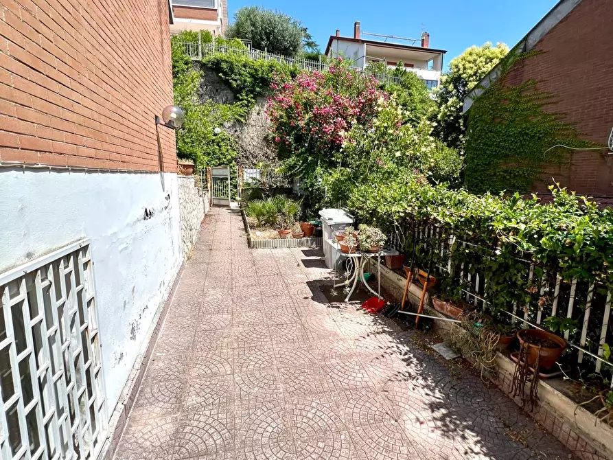 Immagine 63 di Villa in vendita  in VIA OGLIO a Guidonia Montecelio