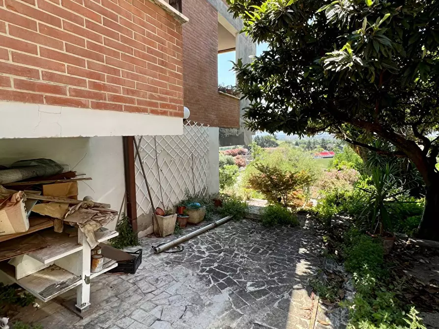 Immagine 72 di Villa in vendita  in VIA OGLIO a Guidonia Montecelio