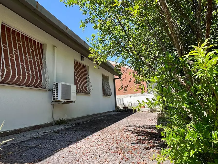 Immagine 75 di Villa in vendita  in VIA OGLIO a Guidonia Montecelio