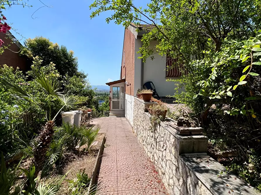 Immagine 76 di Villa in vendita  in VIA OGLIO a Guidonia Montecelio