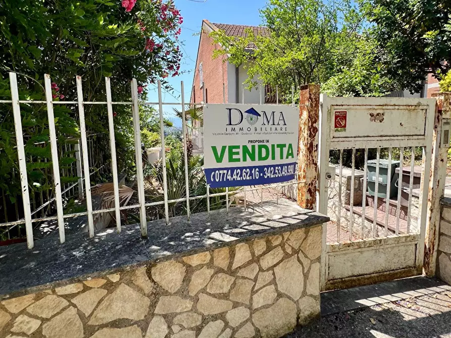 Immagine 78 di Villa in vendita  in VIA OGLIO a Guidonia Montecelio