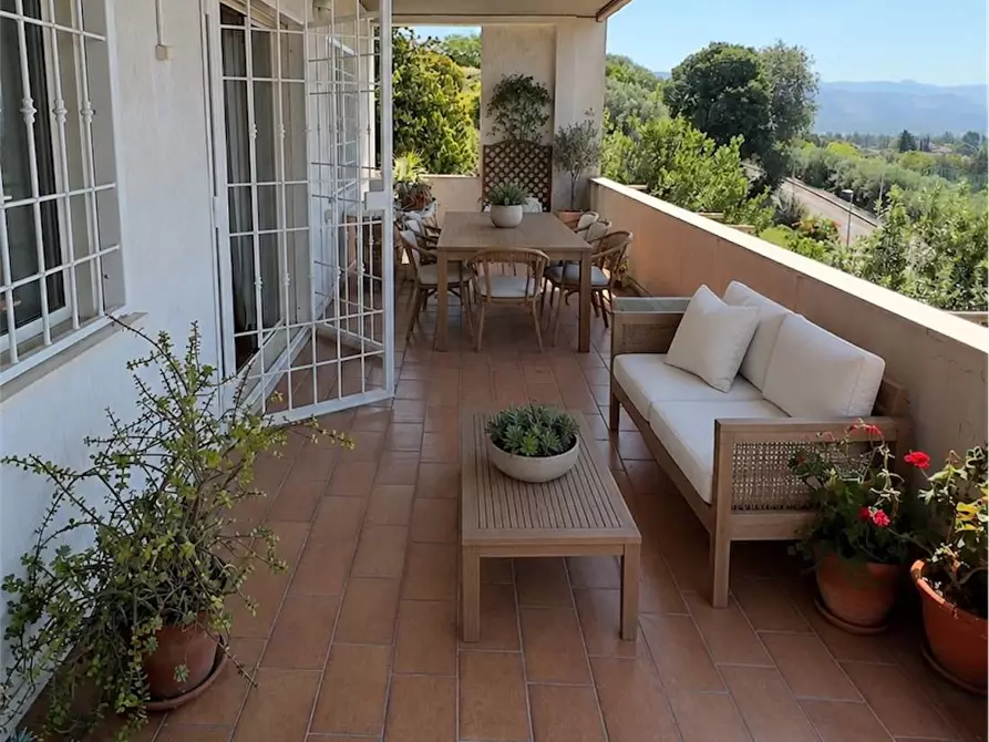 Immagine 1 di Villa in vendita  in VIA OGLIO a Guidonia Montecelio