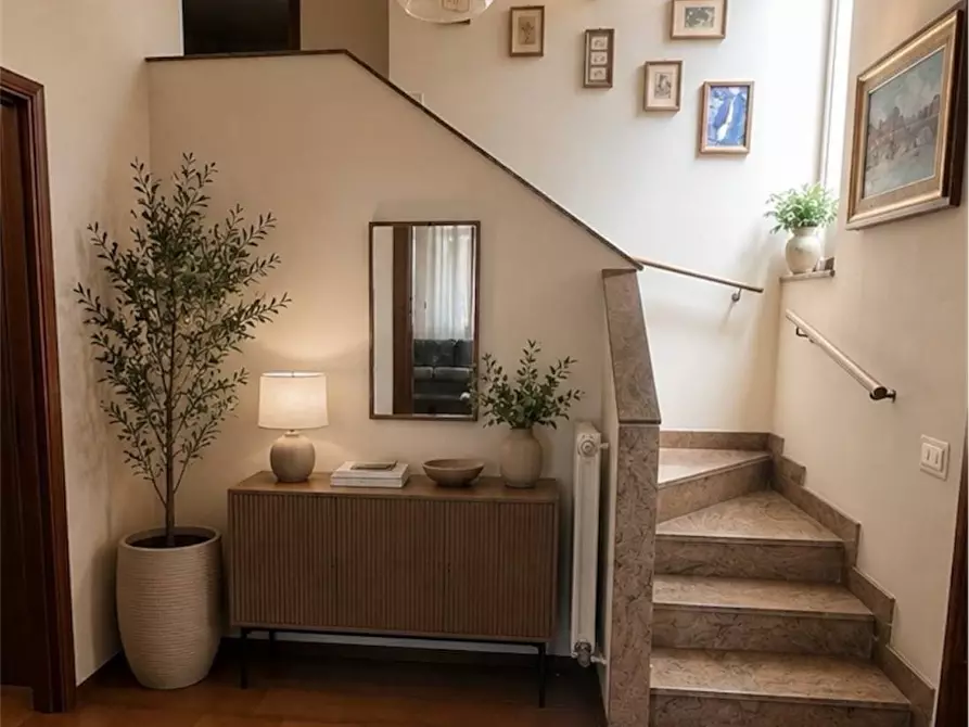 Immagine 81 di Villa in vendita  in VIA OGLIO a Guidonia Montecelio