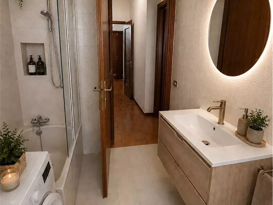 Immagine 83 di Villa in vendita  in VIA OGLIO a Guidonia Montecelio