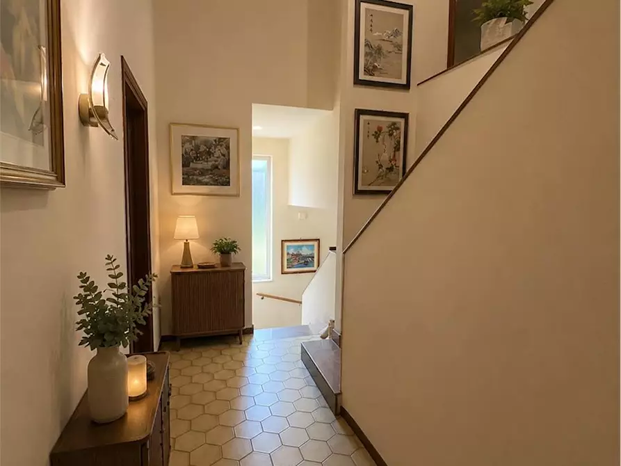 Immagine 27 di Villa in vendita  in VIA OGLIO a Guidonia Montecelio