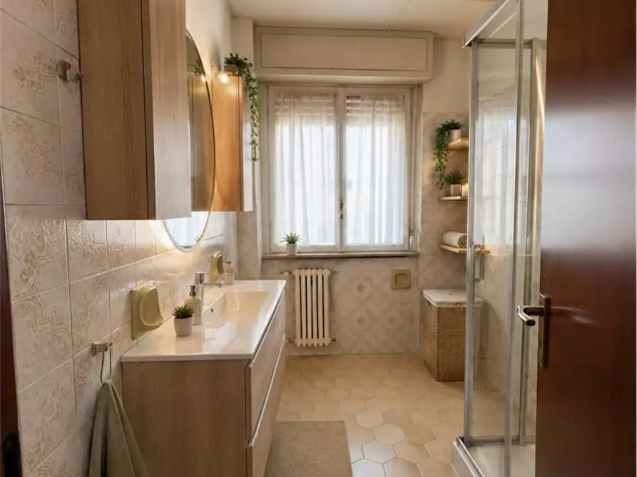 Immagine 23 di Villa in vendita  in VIA OGLIO a Guidonia Montecelio