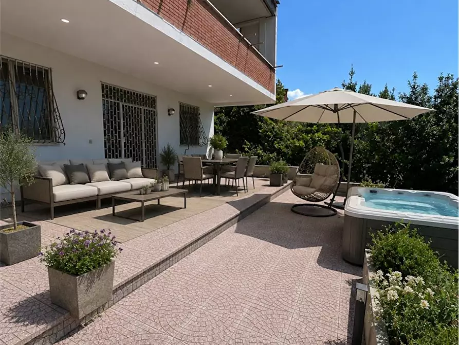 Immagine 79 di Villa in vendita  in VIA OGLIO a Guidonia Montecelio