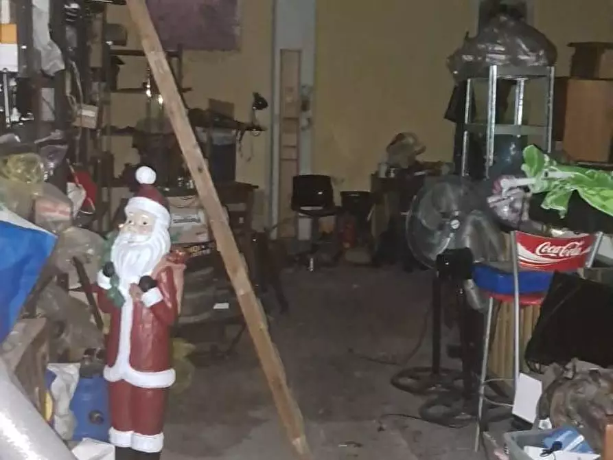 Immagine 53 di Magazzino in vendita  in VIA LUIGI GABELLI 4 a Guidonia Montecelio