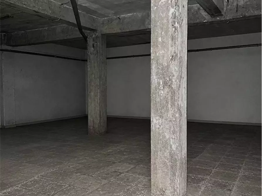 Immagine 2 di Magazzino in vendita  in VIA LUIGI GABELLI 4 a Guidonia Montecelio