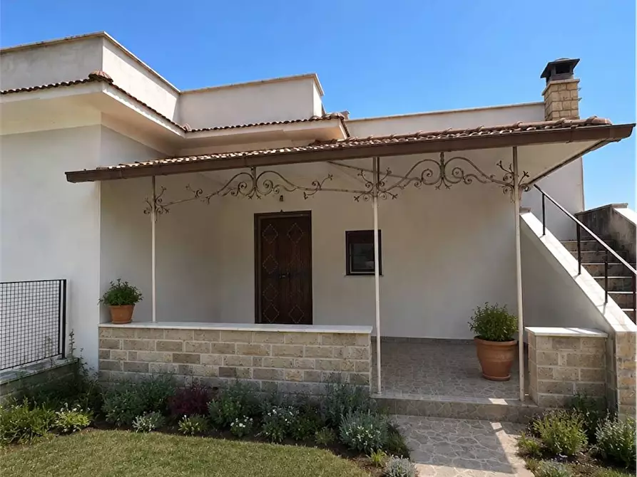 Immagine 1 di Casa indipendente in vendita  in Via Cristoforo Ferrari a Guidonia Montecelio
