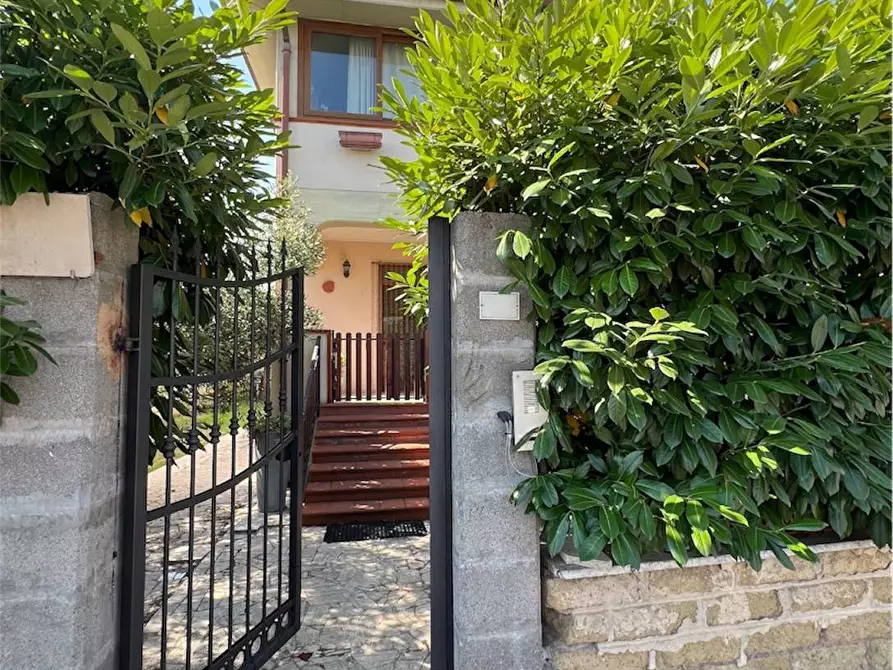 Immagine 1 di Casa semindipendente in vendita  in via luigi pirandello 27 a Tivoli