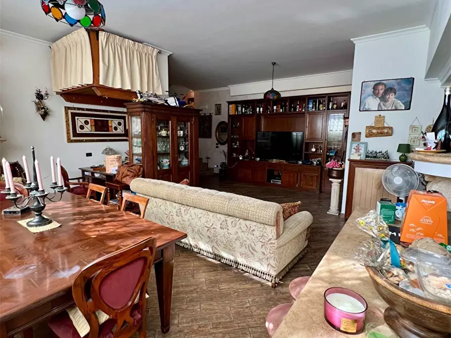 Immagine 2 di Casa semindipendente in vendita  in LARGO LIBORIO ROMANO a Guidonia Montecelio