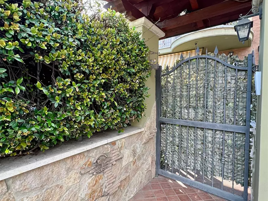 Immagine 55 di Casa semindipendente in vendita  in LARGO LIBORIO ROMANO a Guidonia Montecelio