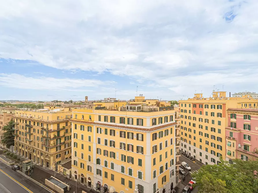 Immagine 1 di Appartamento in vendita  in Via La Spezia 74 a Roma