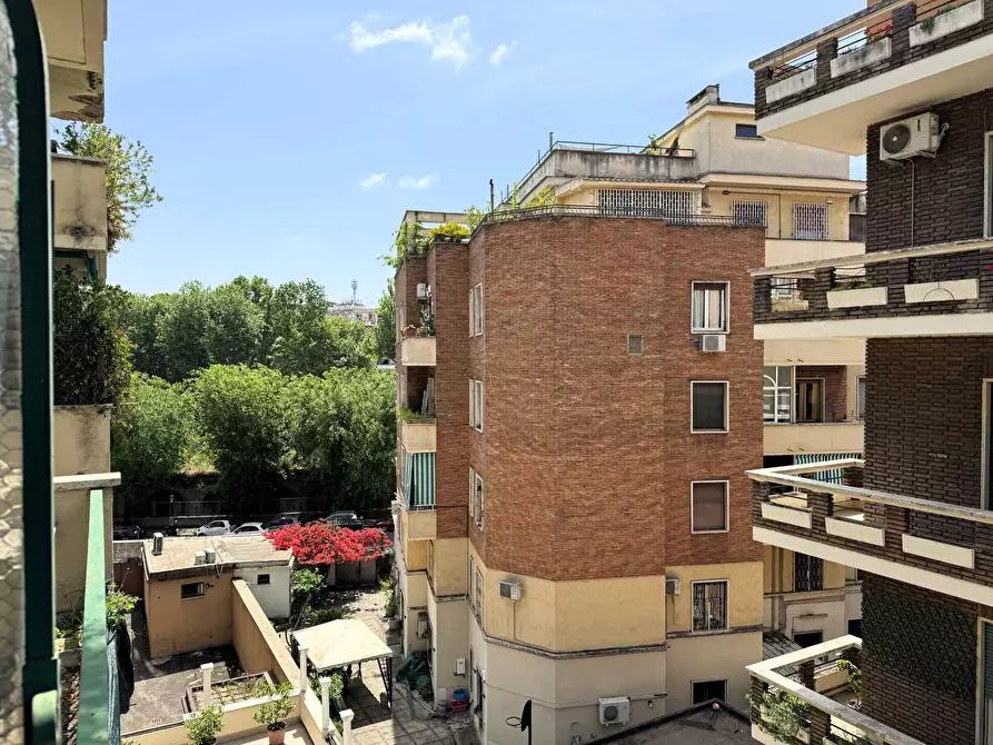 Immagine 1 di Appartamento in vendita  in Via Amba Aradam 21 a Roma