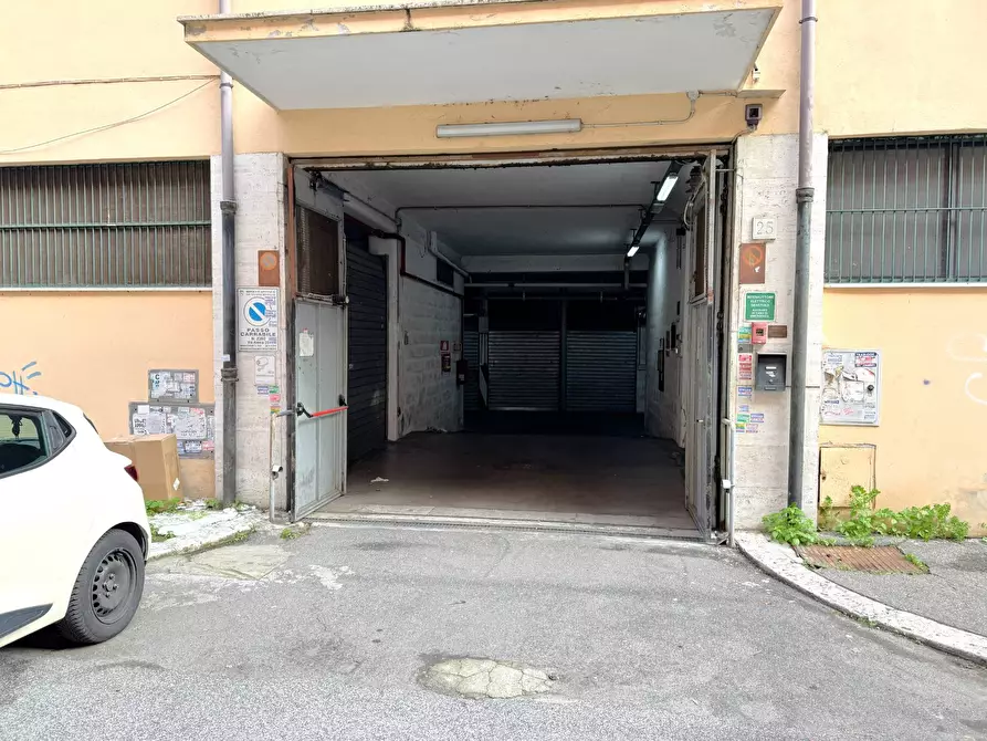 Immagine 1 di Box auto in vendita  in via Alesia a Roma