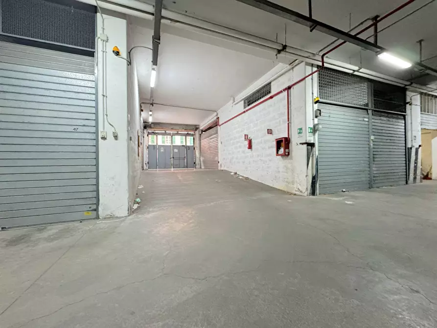 Immagine 3 di Box auto in vendita  in via Alesia a Roma