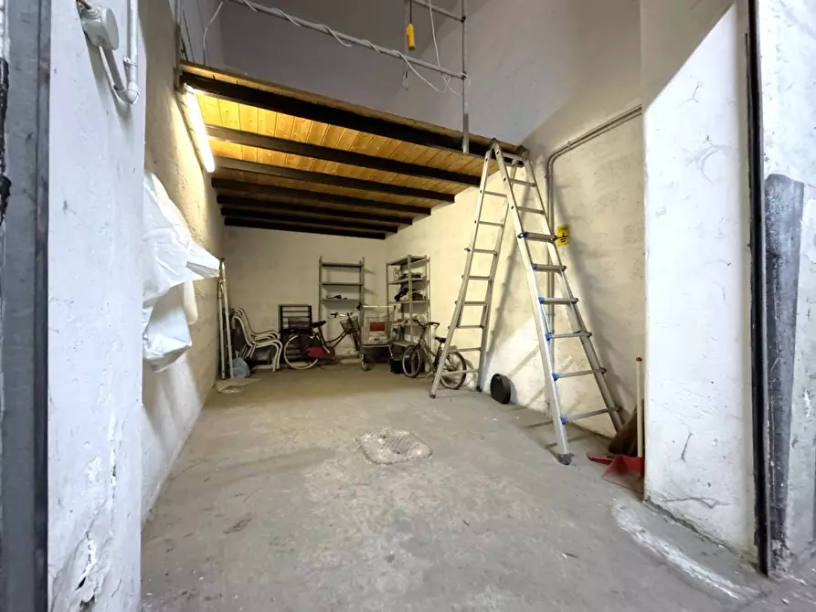 Immagine 4 di Box auto in vendita  in via Alesia a Roma