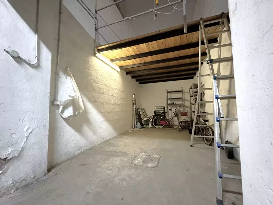 Immagine 6 di Box auto in vendita  in via Alesia a Roma