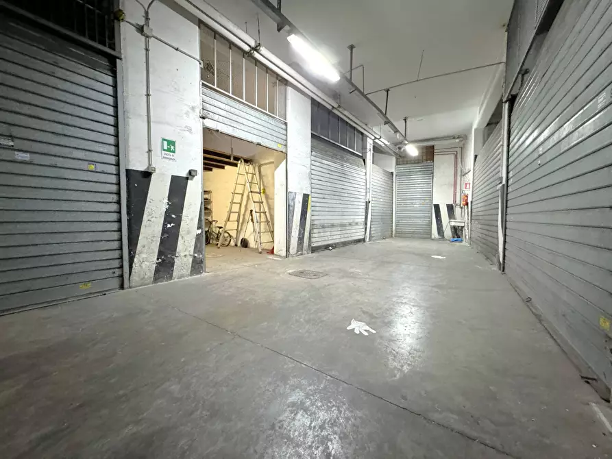 Immagine 7 di Box auto in vendita  in via Alesia a Roma