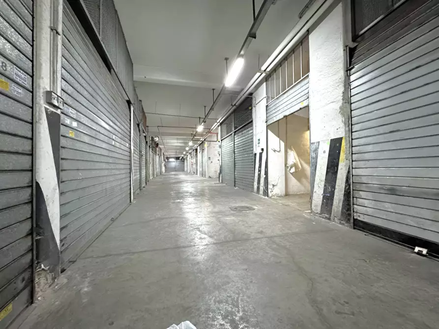 Immagine 8 di Box auto in vendita  in via Alesia a Roma