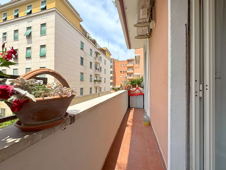 Immagine 15 di Appartamento in vendita  in via Matera a Roma