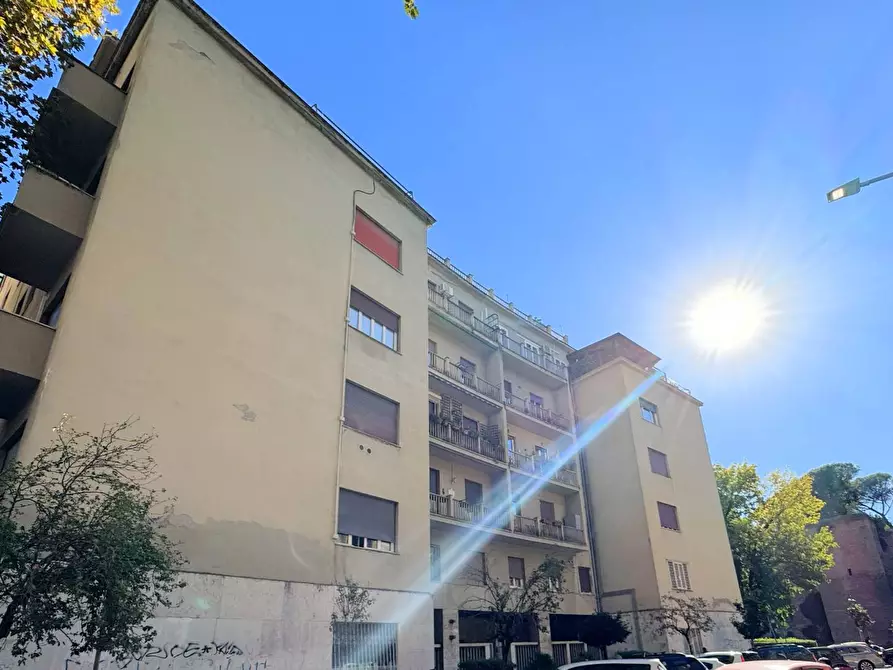Immagine 3 di Appartamento in vendita  in Via Tracia a Roma
