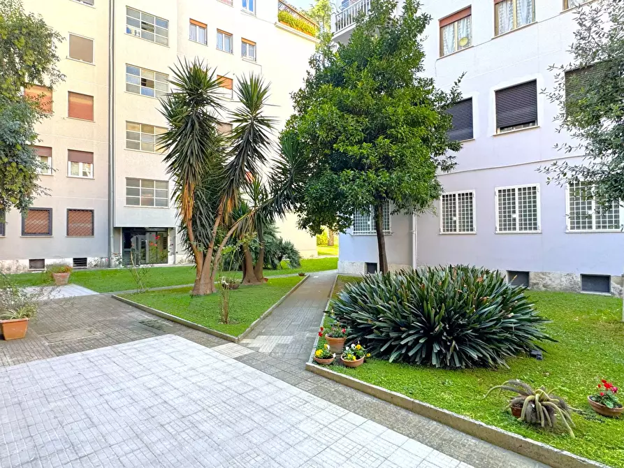 Immagine 4 di Appartamento in vendita  in Via Tracia a Roma