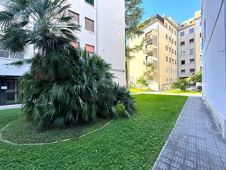Immagine 5 di Appartamento in vendita  in Via Tracia a Roma