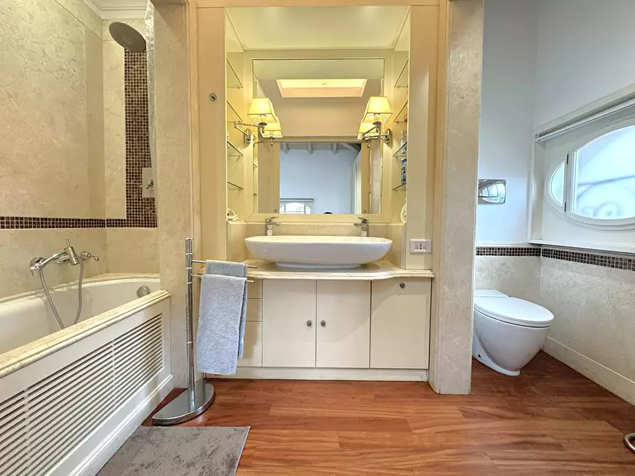 Immagine 86 di Attico in vendita  in Bobbio a Roma