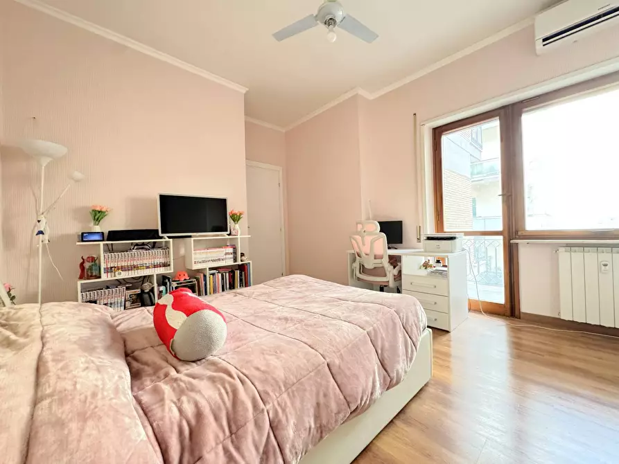 Immagine 41 di Appartamento in vendita  in Via Michele Amari a Roma