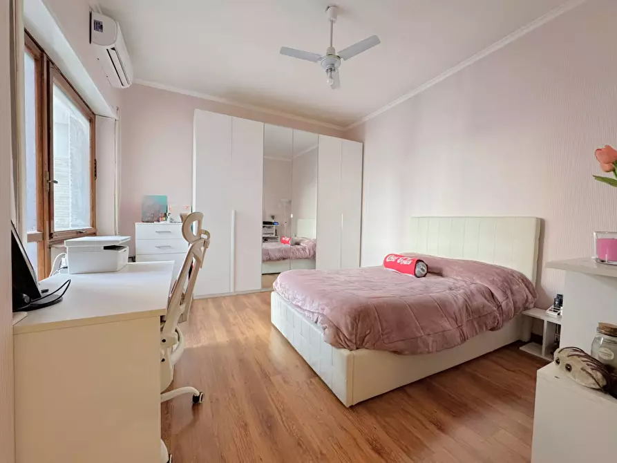 Immagine 43 di Appartamento in vendita  in Via Michele Amari a Roma