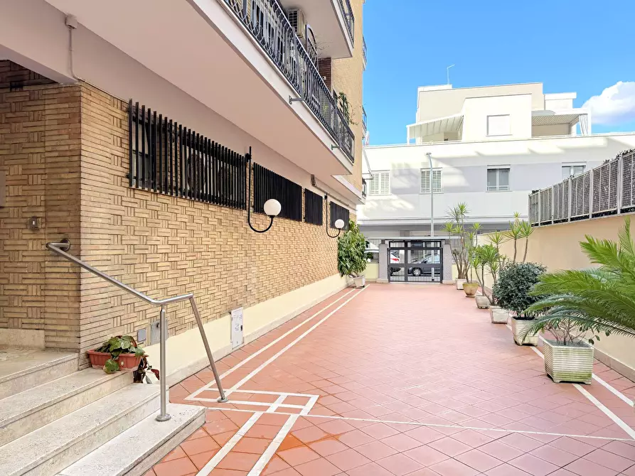 Immagine 49 di Appartamento in vendita  in Via Michele Amari a Roma