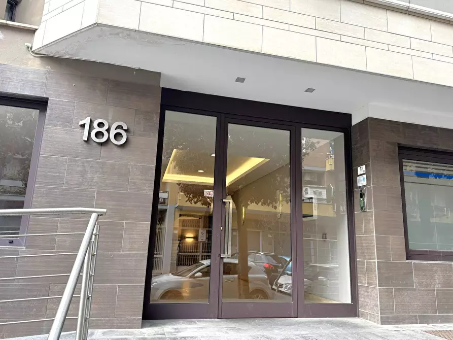 Immagine 2 di Appartamento in vendita  in via delle Baleari a Roma