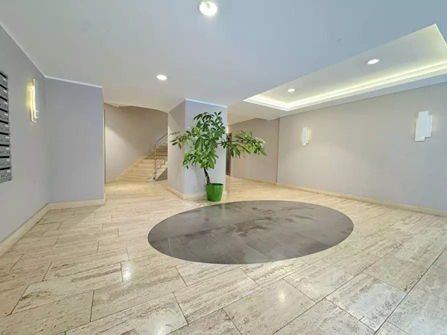 Immagine 3 di Appartamento in vendita  in via delle Baleari a Roma