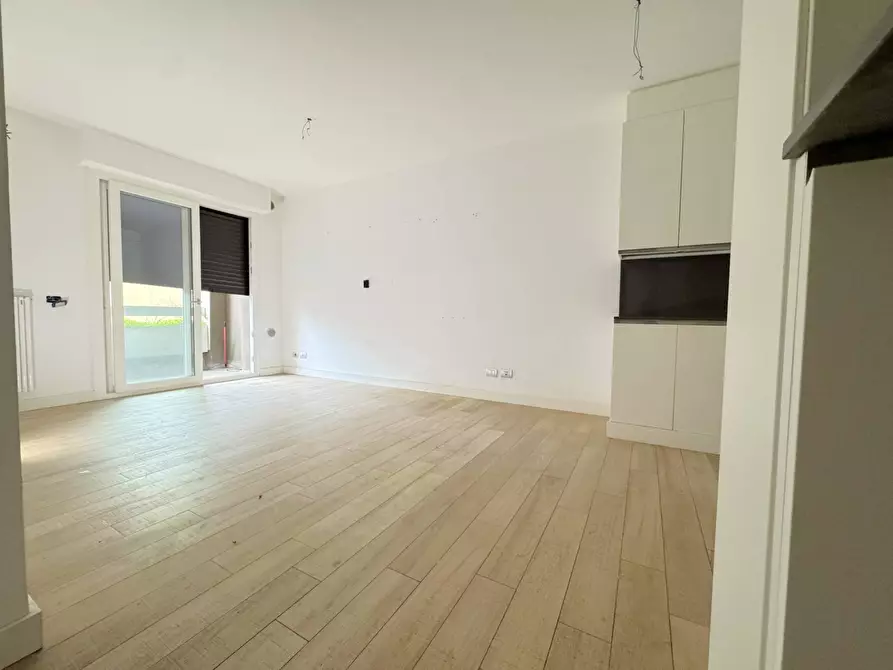 Immagine 5 di Appartamento in vendita  in via delle Baleari a Roma