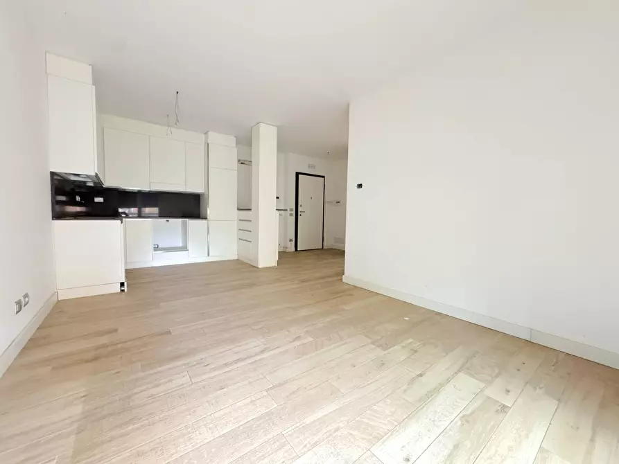 Immagine 9 di Appartamento in vendita  in via delle Baleari a Roma