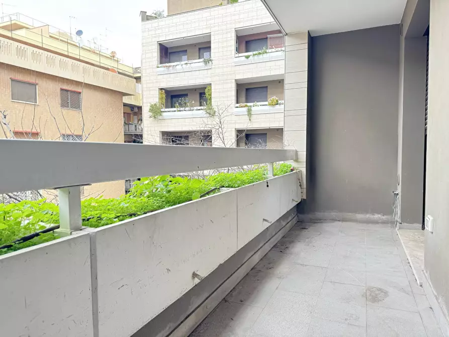 Immagine 11 di Appartamento in vendita  in via delle Baleari a Roma