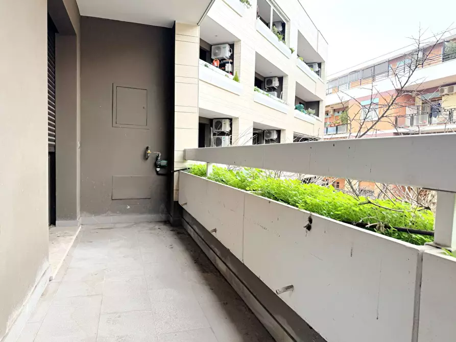 Immagine 12 di Appartamento in vendita  in via delle Baleari a Roma