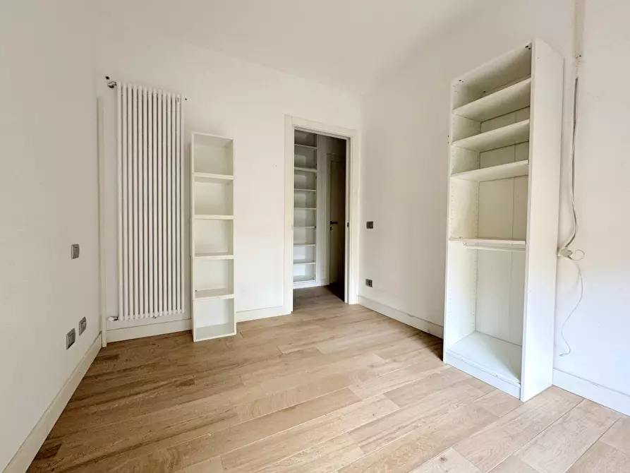 Immagine 14 di Appartamento in vendita  in via delle Baleari a Roma