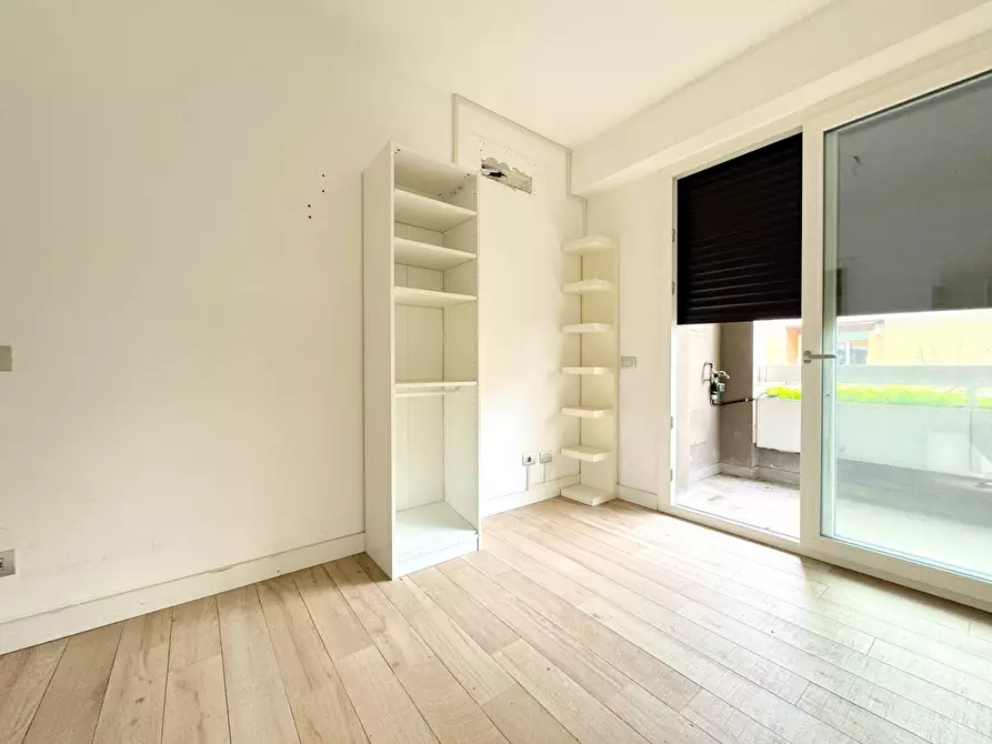 Immagine 15 di Appartamento in vendita  in via delle Baleari a Roma