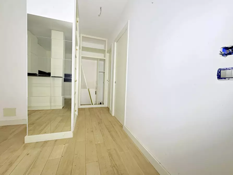 Immagine 17 di Appartamento in vendita  in via delle Baleari a Roma