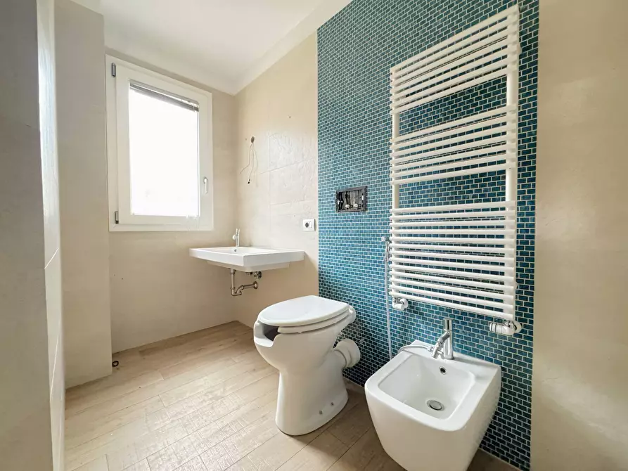 Immagine 19 di Appartamento in vendita  in via delle Baleari a Roma