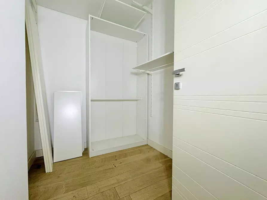 Immagine 21 di Appartamento in vendita  in via delle Baleari a Roma