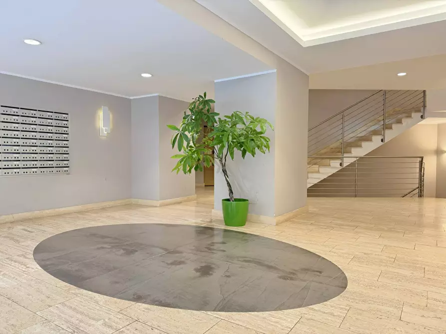 Immagine 23 di Appartamento in vendita  in via delle Baleari a Roma